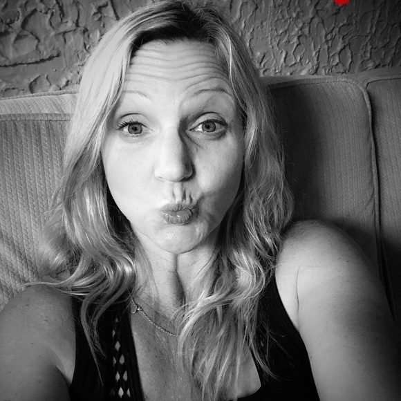 Meet your Posher, Lisa - Picture 1 of 1